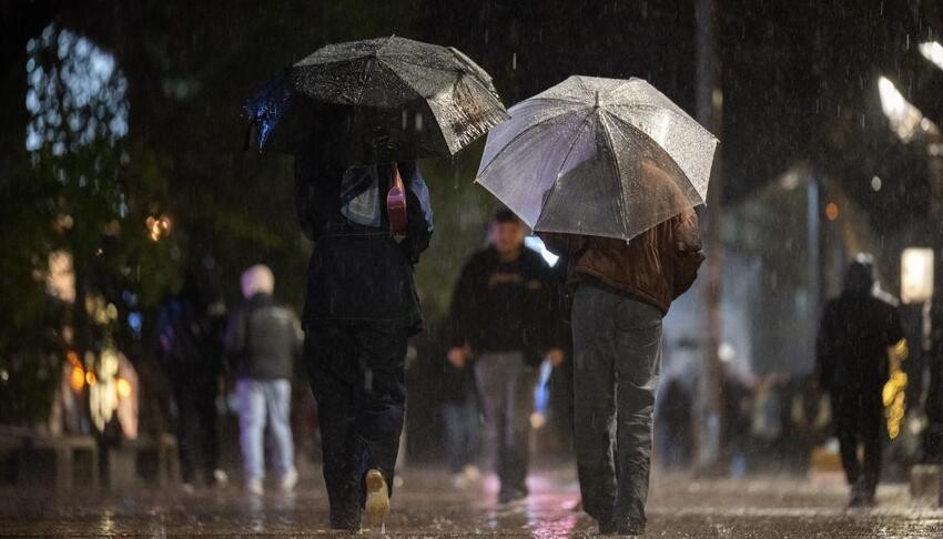 Meteoroloji'den sarı kodlu uyarı: Sağanak yağış ve fırtına geliyor